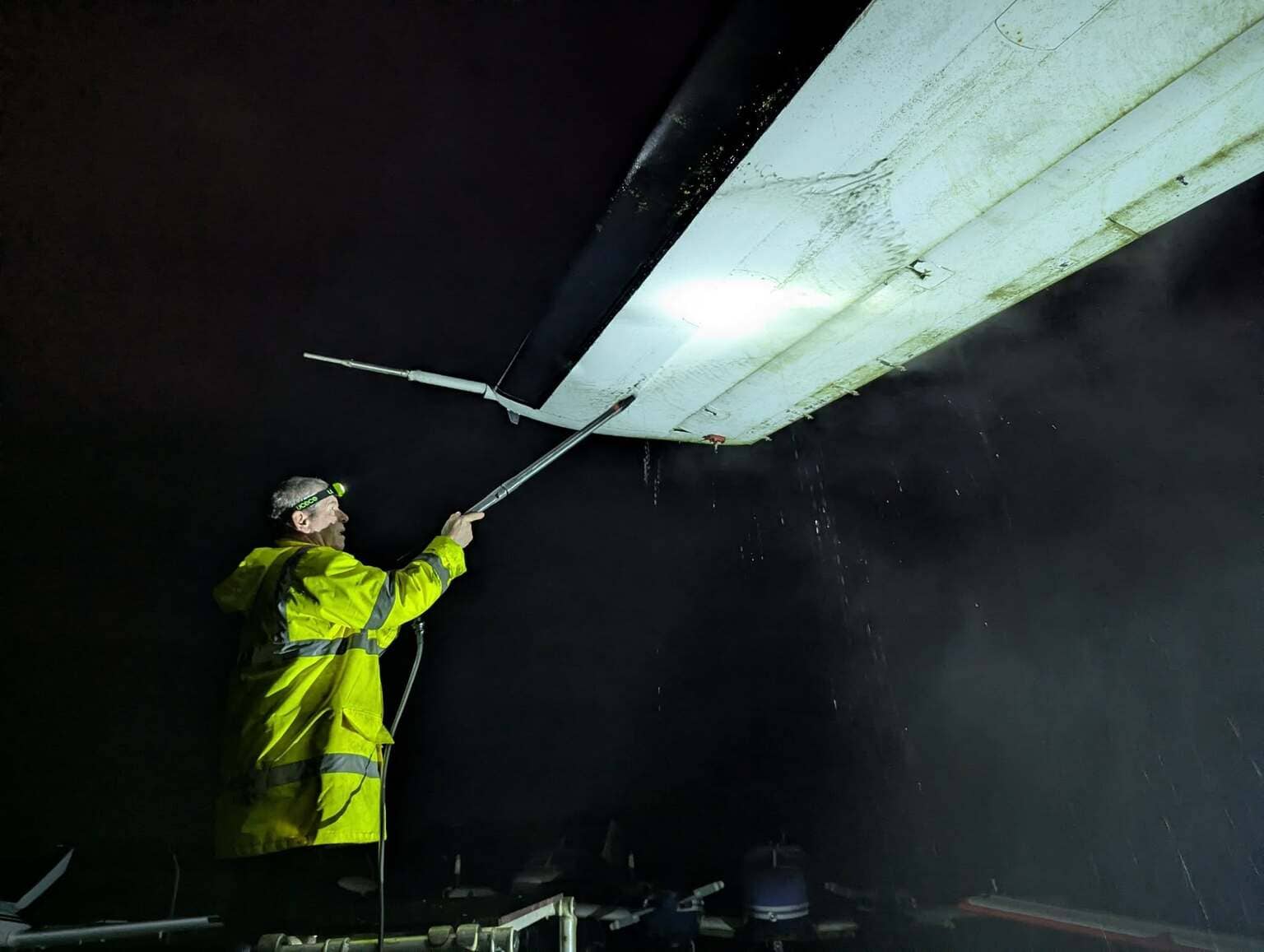 aircraftcleaning1125 (1)